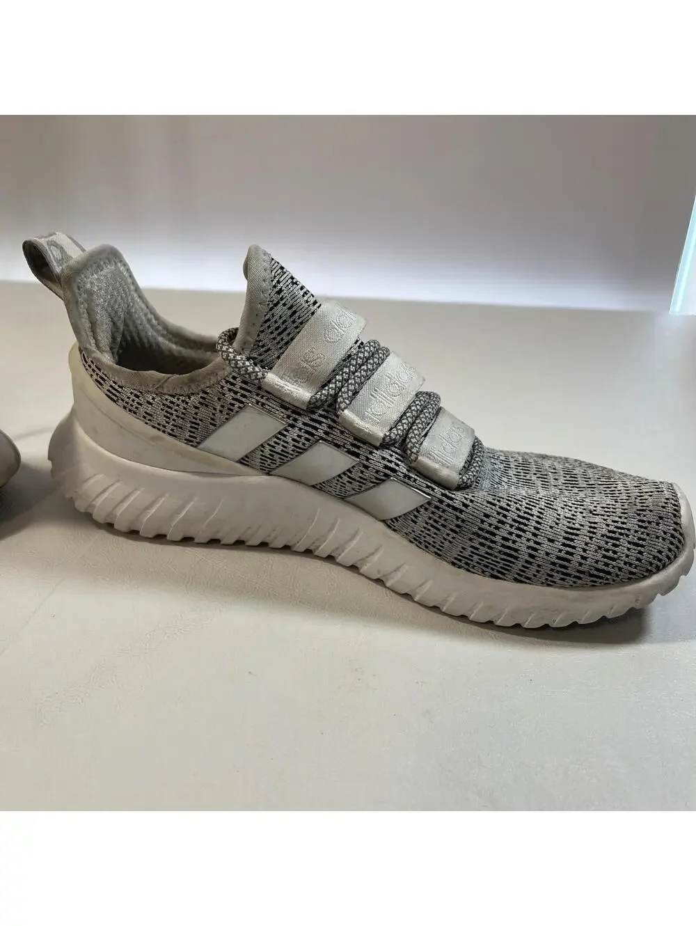 adidas Kaptir Men’s Size 8 Running Shoes Gray/Metallic Silver EE9514